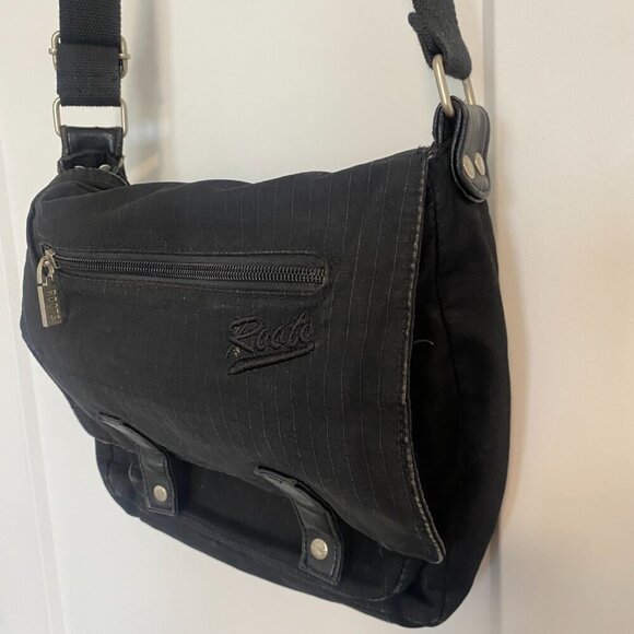 Roots Black Fabric Messenger Bag Crossbody Shoulder Bag‎ - Picture 12 of 14